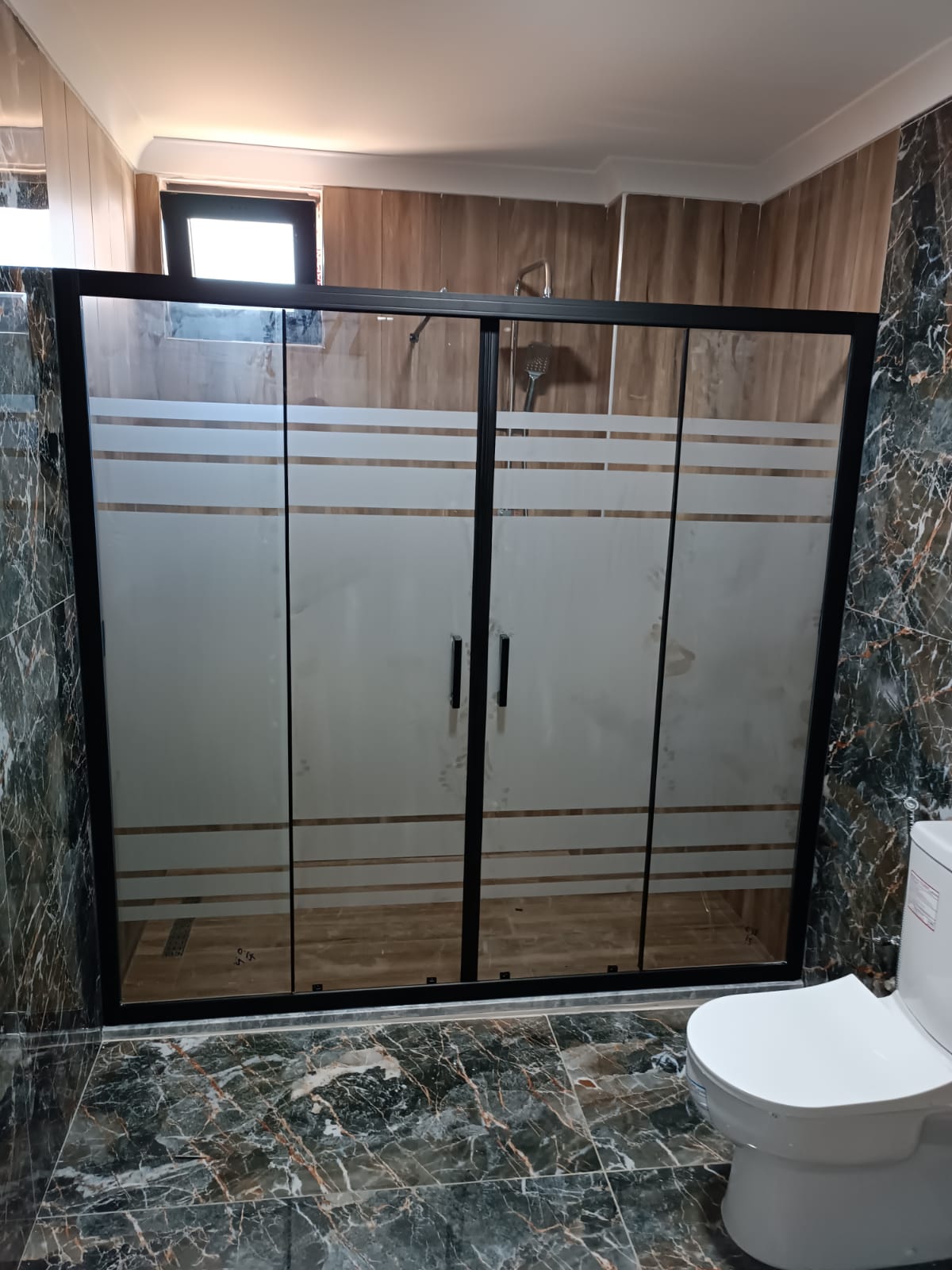 Siyah Profilli İki Sabit İki Çalış Kabinler - Görsel 4